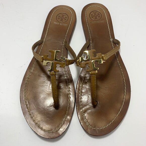 Tory Burch Golden Metal Logo T-Strap Leather Flat Sandals Size 9 Womens - Picture 1 of 11